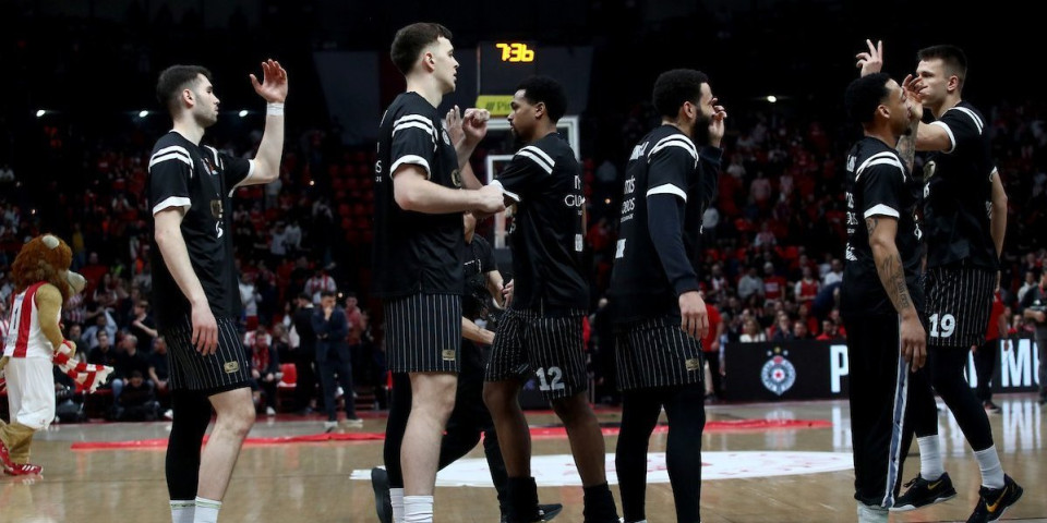 Crno-beli uz porodice nastradalih! Partizan poslao poruku podrške posle tragedije u Kočanima! (FOTO)