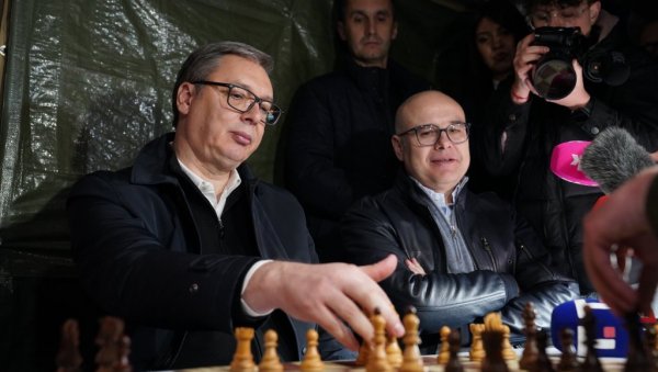 ПРЕДСЕДНИК ОТКРИО ШТА СУ МУ КИНЕЗИ РЕКЛИ О ОБОЈЕНОЈ РЕВОЛУЦИЈИ: Кад видиш да је обојена револуција, онда им се супротстављај