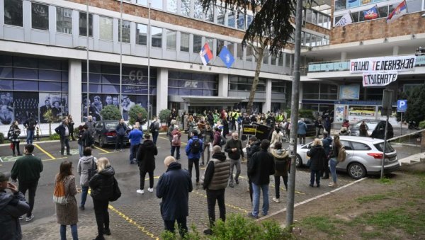 БЛОКАДЕ СУ ЧИСТО СИЛЕЏИЈСТВО И НАСИЉЕ Вучић јасан: Држава ће изабрати тренутак када ће реаговати БЛОКАДЕ СУ ЧИСТО СИЛЕЏИЈСТВО И НАСИЉЕ Вучић јасан: Држава ће изабрати тренутак када ће реаговати