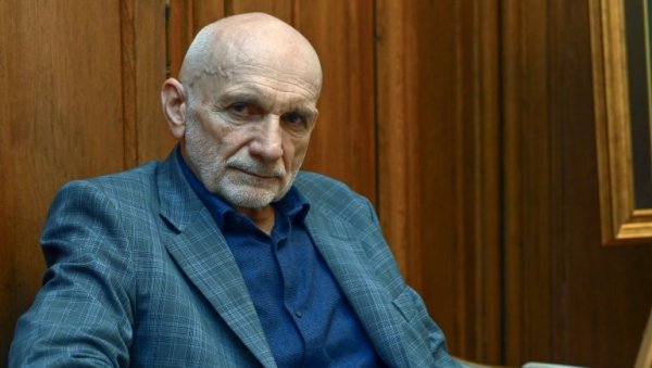 ДРАГАН ЛАКИЋЕВИЋ, ПЕСНИК: Лубардине боје у сенци гаврана ДРАГАН ЛАКИЋЕВИЋ, ПЕСНИК: Лубардине боје у сенци гаврана