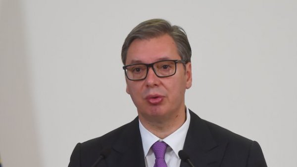 ОСЕЋАМ СЕ ДОБРО Вучић: Тежа ми је терапија коју узимам, али навићи ћу се ОСЕЋАМ СЕ ДОБРО Вучић: Тежа ми је терапија коју узимам, али навићи ћу се