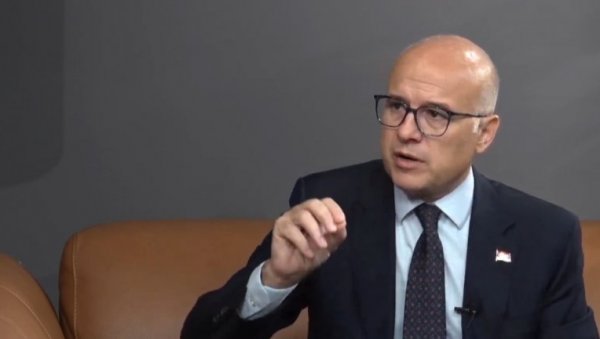 ВУЧИЋ ЈЕ ДОБРО Вучевић оштро осудио позиве на смрт председника: Не призивајте никоме несрећу, може да вам се врати ВУЧИЋ ЈЕ ДОБРО Вучевић оштро осудио позиве на смрт председника: Не призивајте никоме несрећу, може да вам се врати