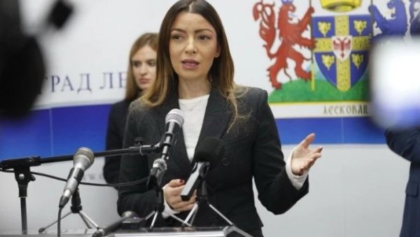 МЕСАРОВИЋ ОСУДИЛА БЛОКАДУ НОВОСАДСКОГ СУДА: За какво друштво се они залажу, када на дневном нивоу показују да не знају ни шта је демократија МЕСАРОВИЋ ОСУДИЛА БЛОКАДУ НОВОСАДСКОГ СУДА: За какво друштво се они залажу, када на дневном нивоу показују да не знају ни шта је демократија