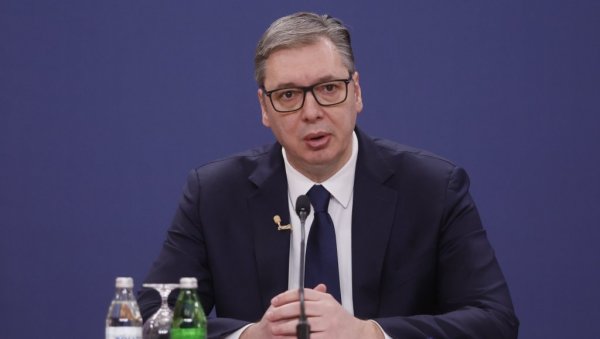ТРАМПОВ КАБИНЕТ НИЈЕ ОДБИО ВУЧИЋЕВ ДОЛАЗАК! Портпаролка Беле куће се хитно огласила: То су лажне вести ТРАМПОВ КАБИНЕТ НИЈЕ ОДБИО ВУЧИЋЕВ ДОЛАЗАК! Портпаролка Беле куће се хитно огласила: То су лажне вести