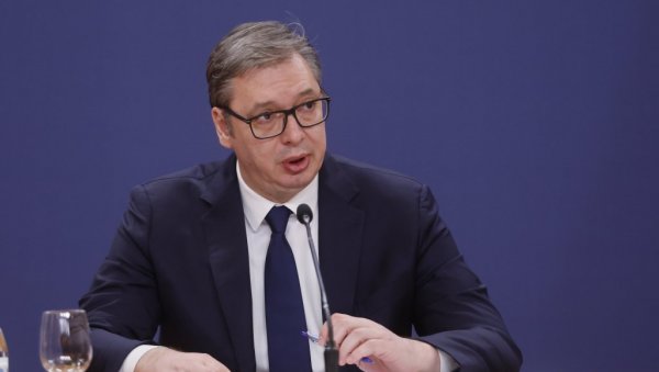 ВУЧИЋУ ПОЗЛИЛО, ДРУШТВУ ЈОШ ГОРЕ: Дигитални доктори и џелати и сумрак пристојности ВУЧИЋУ ПОЗЛИЛО, ДРУШТВУ ЈОШ ГОРЕ: Дигитални доктори и џелати и сумрак пристојности
