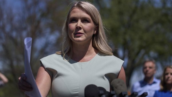 ТРАМП НИЈЕ ЗАБРАНИО ВУЧИЋУ УЛАЗАК У МАР-А-ЛАГО Огласила се шефица кабинета Левит: То су лажне вести ТРАМП НИЈЕ ЗАБРАНИО ВУЧИЋУ УЛАЗАК У МАР-А-ЛАГО Огласила се шефица кабинета Левит: То су лажне вести