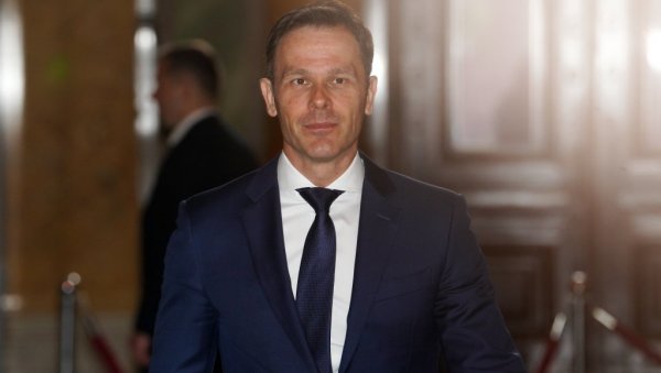 ТРЕНУТАК КАД ЈЕ ВУЧИЋУ ПОЗЛИЛО: Мали описао како се све десило ТРЕНУТАК КАД ЈЕ ВУЧИЋУ ПОЗЛИЛО: Мали описао како се све десило