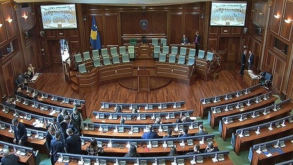 РАСПАД СИСТЕМА У ПРИШТИНИ: Конститутивна седница скупштине прекинута осамнаести пут РАСПАД СИСТЕМА У ПРИШТИНИ: Конститутивна седница скупштине прекинута осамнаести пут