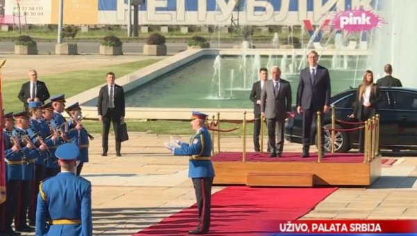 ВУЧИЋ СА КОШТОМ: У току састанак у Палати Србија (ВИДЕО) ВУЧИЋ СА КОШТОМ: У току састанак у Палати Србија (ВИДЕО)