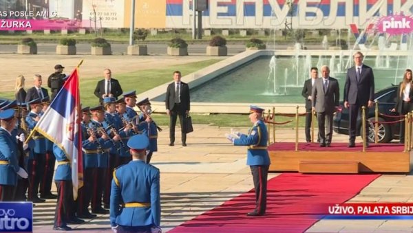 ВУЧИЋ СА КОШТОМ: Почео састанак у Палати Србија (ВИДЕО) ВУЧИЋ СА КОШТОМ: Почео састанак у Палати Србија (ВИДЕО)