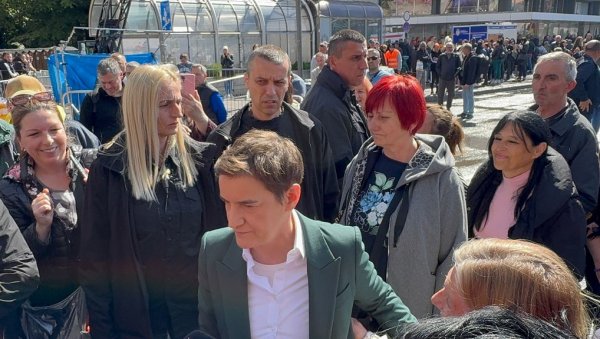 НОВОСТИ У НИШУ: Ана Брнабић стигла на свенародни скуп НОВОСТИ У НИШУ: Ана Брнабић стигла на свенародни скуп