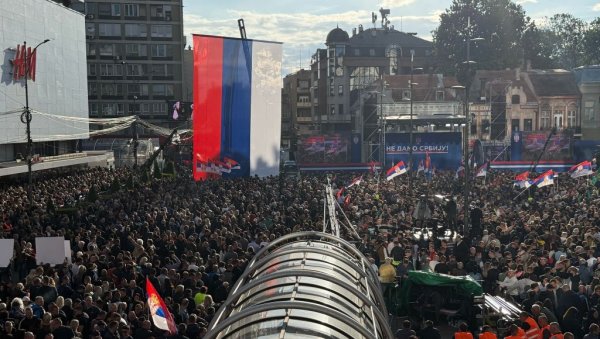 ОВАКО СУ ЛАГАЛИ ДА ВУЧИЋ НЕ СМЕ У НИШ, А ОН ИМ ПОРУЧИО: Сад слушам народ! ОВАКО СУ ЛАГАЛИ ДА ВУЧИЋ НЕ СМЕ У НИШ, А ОН ИМ ПОРУЧИО: Сад слушам народ!