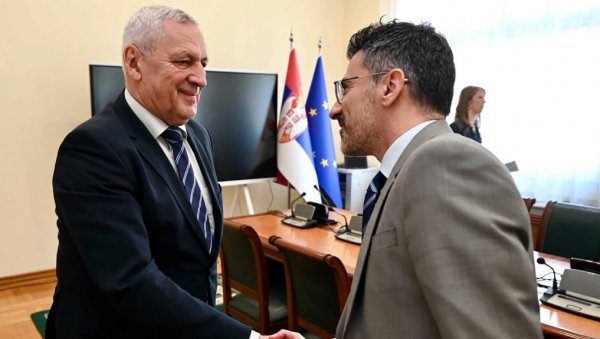 СПРЕМА СЕ ЗАКОН О ИНОВАЦИОНОЈ ДЕЛАТНОСТИ: Разговор министра науке Беле Балинта са директором ЕБРД СПРЕМА СЕ ЗАКОН О ИНОВАЦИОНОЈ ДЕЛАТНОСТИ: Разговор министра науке Беле Балинта са директором ЕБРД
