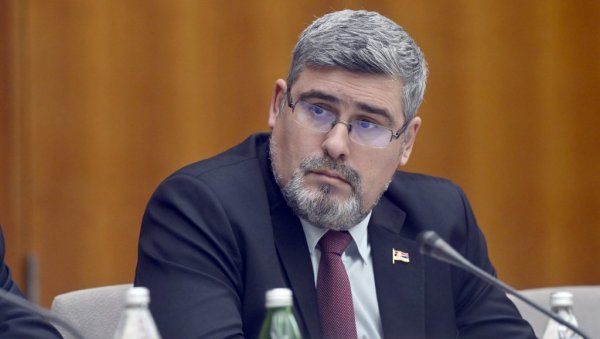 ДА ЛИ БИ У ЕВРОПИ ПРОШЛИ НЕКАЖЊЕНО ПОЛИЦЈАЦИ КОЈИ УПАДАЈУ У СПОРТСКЕ ОБЈЕКТЕ: Министар Старовић осудио насиље Приштине у Лепосавићу