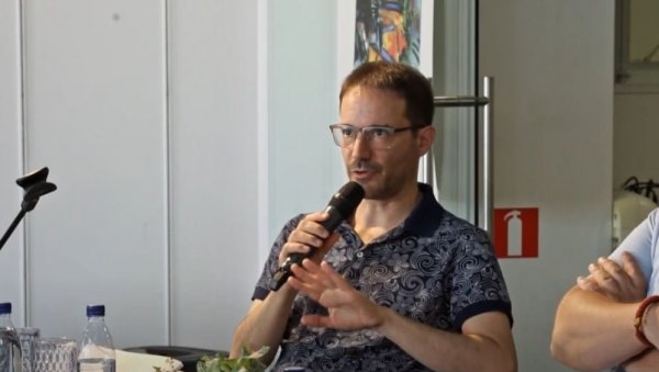 ПОРФЕСОР ИЗ ИТАЛИЈЕ ЗБОГ БЛОКАДЕРА ОСТАО БЕЗ ПОСЛА: Толико о томе колико их заиста брига за образовање ПОРФЕСОР ИЗ ИТАЛИЈЕ ЗБОГ БЛОКАДЕРА ОСТАО БЕЗ ПОСЛА: Толико о томе колико их заиста брига за образовање
