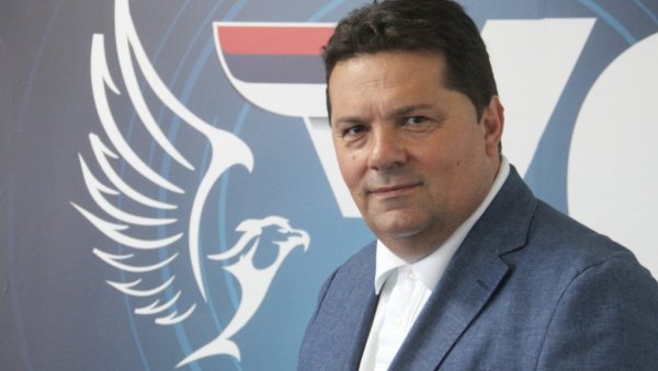 СТЕВАНДИЋ ПОРУЧИО БЛОКАДРИМА: Ко год је шта несрпски на Видовдан планирао није се у људе уписао већ се из људи исписао (ФОТО) СТЕВАНДИЋ ПОРУЧИО БЛОКАДРИМА: Ко год је шта несрпски на Видовдан планирао није се у људе уписао већ се из људи исписао (ФОТО)