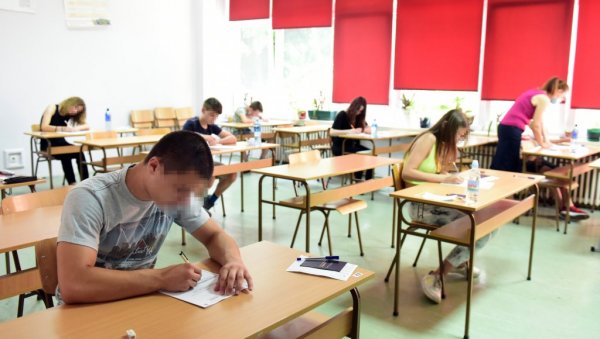 ЕЛИТНЕ ШКОЛЕ ОТВАРА ВИШЕ ОД 90 БОДОВА: Мали матуранти спремју завршни испит и пребрајају бодове спремне за упис ЕЛИТНЕ ШКОЛЕ ОТВАРА ВИШЕ ОД 90 БОДОВА: Мали матуранти спремју завршни испит и пребрајају бодове спремне за упис