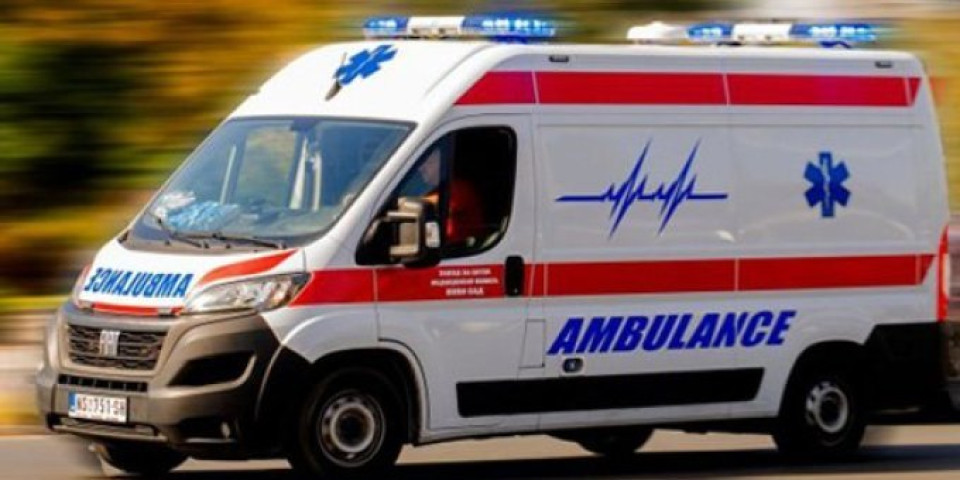 Motociklista pretukao vozača automobila, pa pobegao: Horor na Autokomandi, čovek sav krvav prevezen u Urgentni