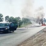 Teška saobraćajna nezgoda kod Šapca: Vozilo gori nasred puta (VIDEO)