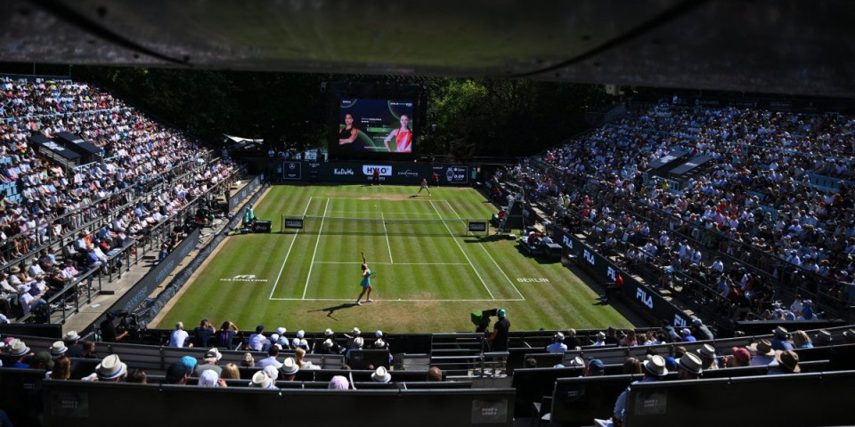 Munje i gromovi nasred terena: Prvi reket sveta preživeo četiri meč lopte za polufinale - Neviđeni tenis