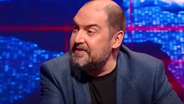 БОЛЕСТАН МОЗАК ШОЛАКОВОГ УРЕНИКА! Оптужује Вучића за пребијање студента Милоша Павловића - Дража Петровић здушно подржава фашизам БОЛЕСТАН МОЗАК ШОЛАКОВОГ УРЕНИКА! Оптужује Вучића за пребијање студента Милоша Павловића - Дража Петровић здушно подржава фашизам