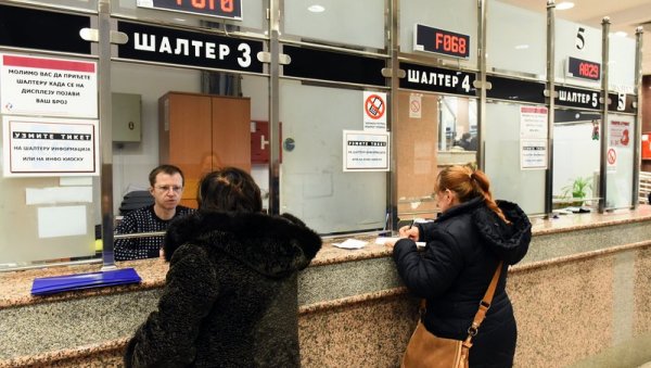 ОГЛАСИО СЕ ПИО ФОНД: Ово су датуми исплате пензије за јун ОГЛАСИО СЕ ПИО ФОНД: Ово су датуми исплате пензије за јун