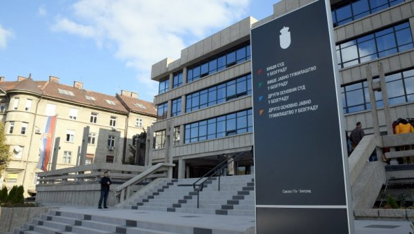 ОГЛАСИЛО СЕ ВИШЕ ЈАВНО ТУЖИЛАШТВО У БЕОГРАДУ: Апелујемо на све учеснике протеста и друге грађане да се уздрже од сваког облика насиља ОГЛАСИЛО СЕ ВИШЕ ЈАВНО ТУЖИЛАШТВО У БЕОГРАДУ: Апелујемо на све учеснике протеста и друге грађане да се уздрже од сваког облика насиља