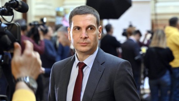 КАКО ДСС ВИДИ ВОЈНУ НЕУТРАЛНОСТ СРБИЈЕ: Новинар Урош Пипер раскринкао Милоша Јовановића КАКО ДСС ВИДИ ВОЈНУ НЕУТРАЛНОСТ СРБИЈЕ: Новинар Урош Пипер раскринкао Милоша Јовановића