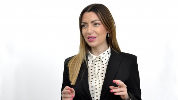 МИНИСТАРКА МЕСАРОВИЋ СА СТУДЕНТИМА: Подршка овим младим људима је грађанска и морална обавеза свих нас (ВИДЕО) МИНИСТАРКА МЕСАРОВИЋ СА СТУДЕНТИМА: Подршка овим младим људима је грађанска и морална обавеза свих нас (ВИДЕО)