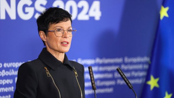 КО ПАПАГАЈ ПОНАВЉА ТО СВАКИ ПУТ Вучић о изјави Марте Кос: Кад се види са мном није баш тако речита КО ПАПАГАЈ ПОНАВЉА ТО СВАКИ ПУТ Вучић о изјави Марте Кос: Кад се види са мном није баш тако речита