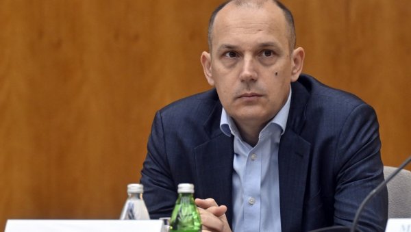 ДАНАС СМО НАЖАЛОСТ СВЕДОЦИ ДА СЕ НАШ НАРОД ПРОТЕРУЈЕ СА ЊИХОВИХ ОГЊИШТА Лончар: Доктор Елек један је од наших најугледнијих дечјих хирурга ДАНАС СМО НАЖАЛОСТ СВЕДОЦИ ДА СЕ НАШ НАРОД ПРОТЕРУЈЕ СА ЊИХОВИХ ОГЊИШТА Лончар: Доктор Елек један је од наших најугледнијих дечјих хирурга