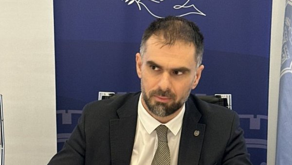 НЕ ПОПРАВЉА СЕ ДРУШТВО ШИКАНИРАЊЕМ Градоначелник НС: Блокаде улица у 30 градова представљају недопустиво угрожавање демократских слобода НЕ ПОПРАВЉА СЕ ДРУШТВО ШИКАНИРАЊЕМ Градоначелник НС: Блокаде улица у 30 градова представљају недопустиво угрожавање демократских слобода