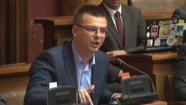 КЛУПКО БЛОКАДЕРСКОГ ЗЛОЧИНАЧКОГ ПЛАНА СЕ ОДМОТАВА: Међу ухапшеним терористима и потпредседник Парандиловићеве странке КЛУПКО БЛОКАДЕРСКОГ ЗЛОЧИНАЧКОГ ПЛАНА СЕ ОДМОТАВА: Међу ухапшеним терористима и потпредседник Парандиловићеве странке