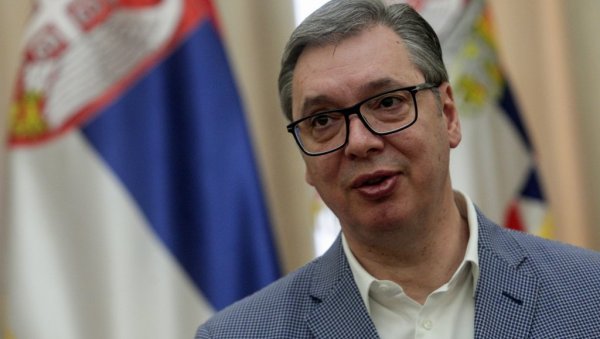 МОЛИМ ВАС ДА НЕ УГРОЖАВАТЕ СВОЈЕ ЗДРАВЉЕ, НАМА ЈЕ ОВО ЗА НАУК Вучић се састао са студентима који желе да уче (ВИДЕО)