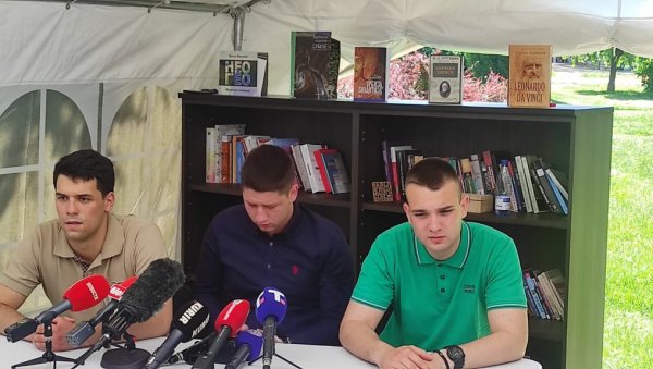 БИЛИ СМО МЕТА ФАШИСТИЧКОГ НАПАДА Павловић: У једном тренутку шесторица њих су ме ударали (ВИДЕО) БИЛИ СМО МЕТА ФАШИСТИЧКОГ НАПАДА Павловић: У једном тренутку шесторица њих су ме ударали (ВИДЕО)
