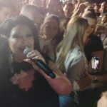 TRADICIONALNO DRUŽENJE SA PUBLIKOM: Dragana Mirković prošetala među publikom u Pirotu i ispunjavala muzičke želje (FOTO)