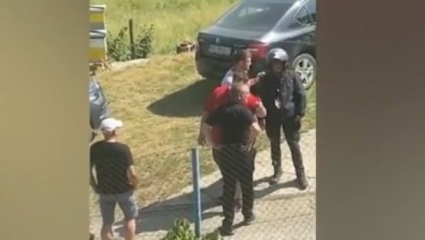 ПРАВЕ ХАОС: Блокадери упали на посед Радована Божовића у Косјерићу ПРАВЕ ХАОС: Блокадери упали на посед Радована Божовића у Косјерићу