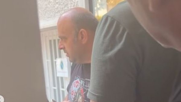 РАЗОТКРИВЕНА ЈОШ ЈЕДНА ЛАЖ БЛОКАДЕРА: Оптужили професора Стијака за напад на студенткињу - снимак који су сами објавили све говори (ВИДЕО) РАЗОТКРИВЕНА ЈОШ ЈЕДНА ЛАЖ БЛОКАДЕРА: Оптужили професора Стијака за напад на студенткињу - снимак који су сами објавили све говори (ВИДЕО)