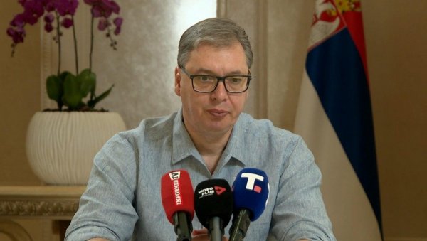 НЕ ВЕРУЈЕМ ДА ПОСТОЈИ АКАДЕМИ КОЈИ БИ ИХ СЛУШАО ПО БИЛО КОМ ПИТАЊУ Вучић: Рекох, за три месеца, чуваћу их све од народа НЕ ВЕРУЈЕМ ДА ПОСТОЈИ АКАДЕМИ КОЈИ БИ ИХ СЛУШАО ПО БИЛО КОМ ПИТАЊУ Вучић: Рекох, за три месеца, чуваћу их све од народа