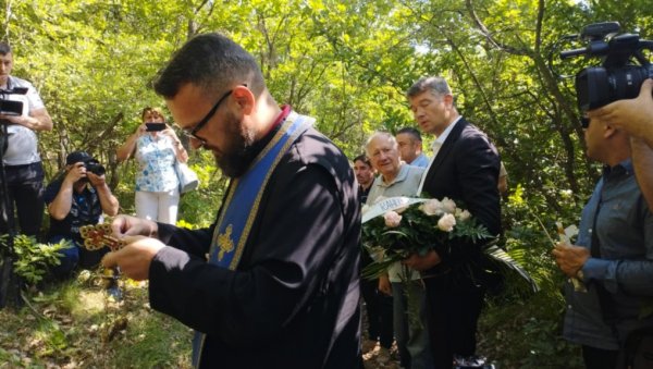 БРАЋА МАСАКРИРАНА А ЊИХОВЦА ТЕЛА БАЧЕНА У ШУМУ: У Сливову недалеко од Грачанице обележено 26 година од убиства четворице браће Симић