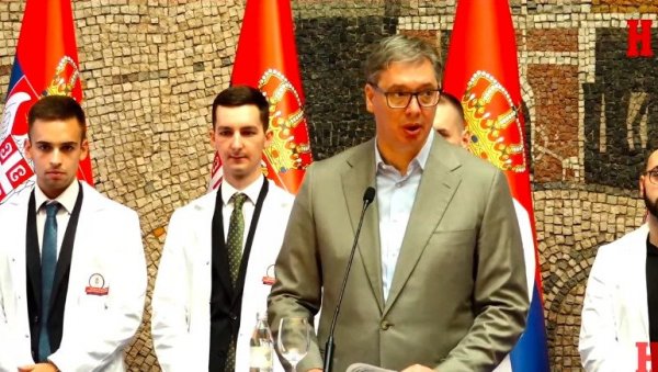 СТИЖЕМ УСКОРО У НОВИ САД Вучић: Највише их боли кад чују Српска Атина, добију оспице СТИЖЕМ УСКОРО У НОВИ САД Вучић: Највише их боли кад чују Српска Атина, добију оспице