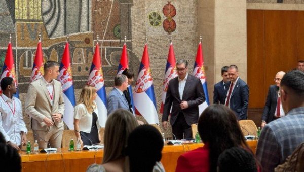 ДРЖАВНИ ОРГАНИ МОРАЈУ ДА УРАДЕ ПРЕВЕНТИВНО СВЕ ДА НЕ ДОЂЕ ДО НАСИЉА: Вучић о блокадерима ДРЖАВНИ ОРГАНИ МОРАЈУ ДА УРАДЕ ПРЕВЕНТИВНО СВЕ ДА НЕ ДОЂЕ ДО НАСИЉА: Вучић о блокадерима