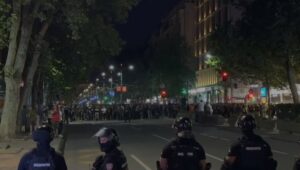 BLOKADERI KAO ZVERI – JEZIV SNIMAK: Blokaderi teroristi se skupljaju da krenu na studente