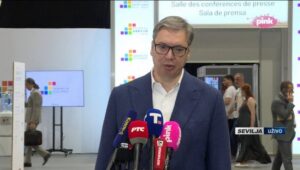 “GNUSNE LAŽI DA POLICIJA SPROVODI NASILjE” Vučić o barikadama i blokaderima: Sve što rade je zločin protiv sopstvene zemlje