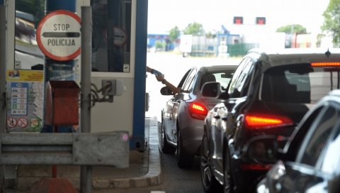 ПОТПУНИ КОЛАПС НА ОВОМ ГРАНИЧНОМ ПРЕЛАЗУ: Ако сте кренули на море, добро се припремите, путници напуштају аутомобиле ПОТПУНИ КОЛАПС НА ОВОМ ГРАНИЧНОМ ПРЕЛАЗУ: Ако сте кренули на море, добро се припремите, путници напуштају аутомобиле