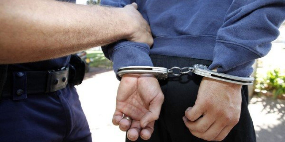 Policija zaplenila pet kesa sa amfetaminom: Uhapšen diler sa Zvezdare (FOTO)