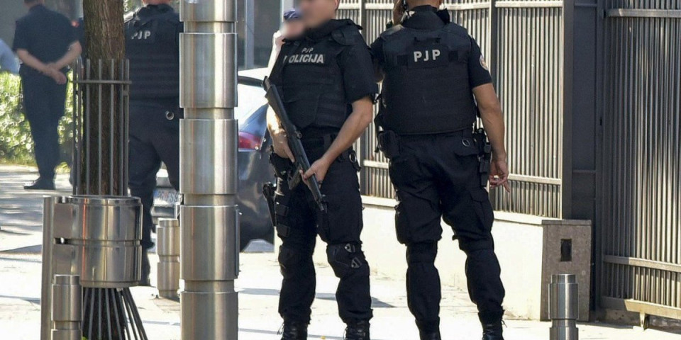 Policija zaplenila 6 pištolja i preko 470 komada municije: Njih četvorica imali čitav arsenal - za šta?