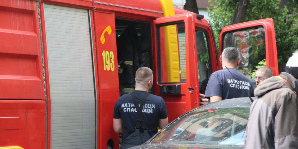 Požar na naplatnoj rampi Obrenovac: Vatra "progutala" najmanje jedno vozilo
