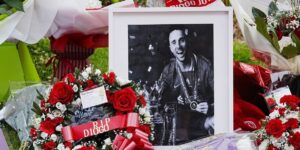 Sramota: Ljudi pravili selfije na grobu Dioga Žote (FOTO)