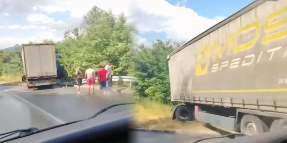 Kamion sleteo s puta: Užasne scene na Ibarskoj magistrali (VIDEO)